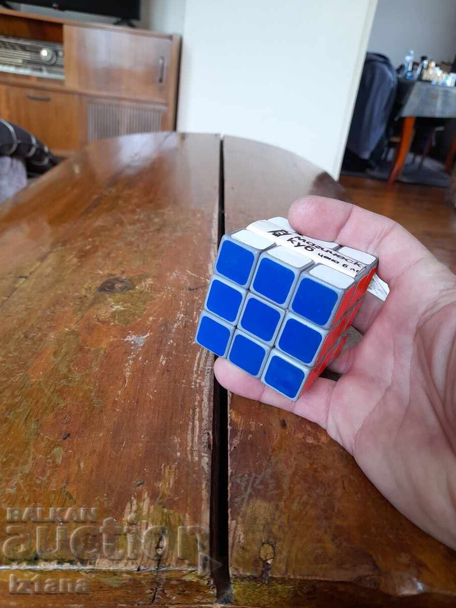 Livrarea Cub magic de stivuit, Cub magic, cubuleț