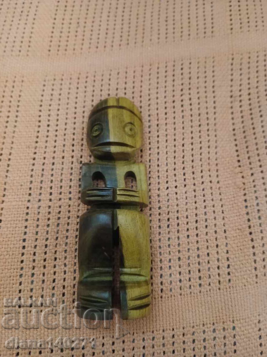 Dŭrvena statuetka malka dvutsvetna bozhestvo