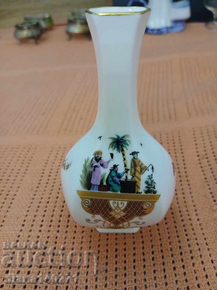 Ελαφρύ και αέρινο πορσελάνινο βάζο με κινέζικα μοτίβα