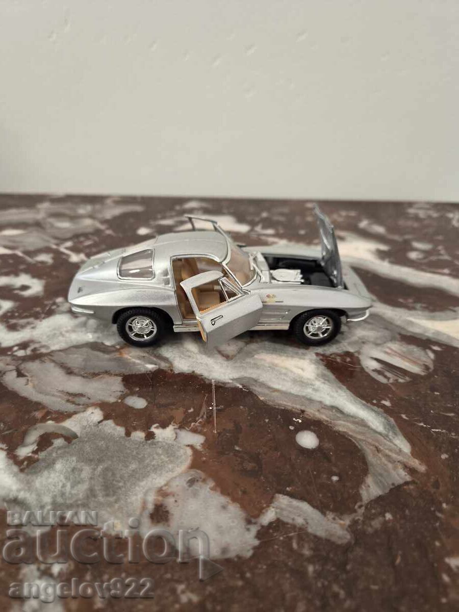 Παράδοση Μεταλλικό αυτοκίνητο Chevrolet Corvette