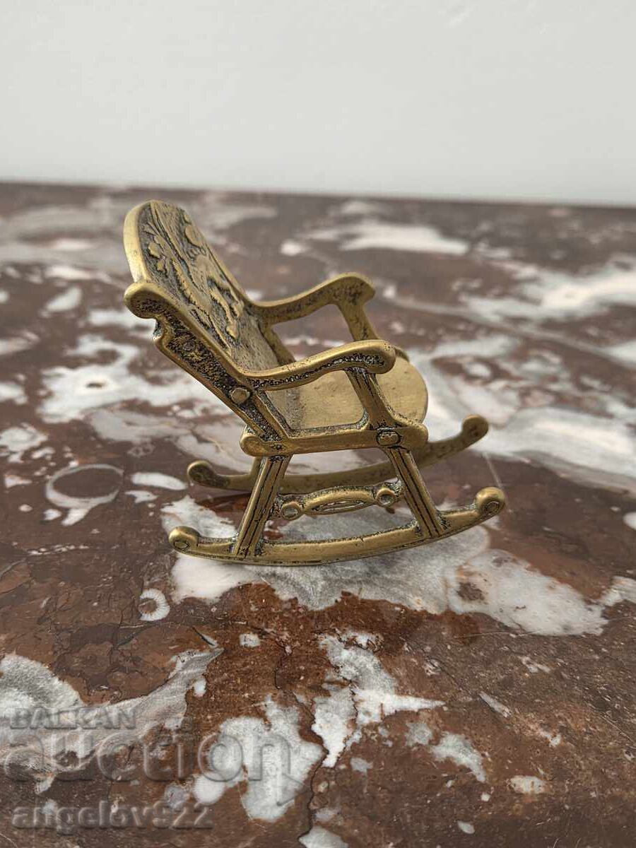 Аукцион Масивен люлеещ се бронзов стол!!!