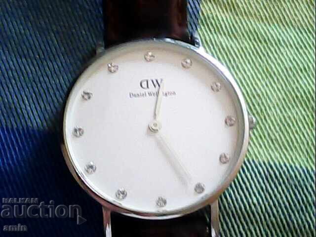 Delivery of Beautiful women's 4-hour watches work