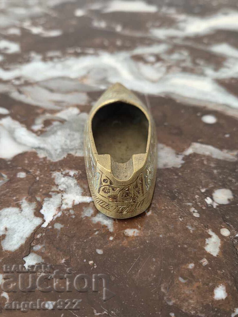 Livrarea Pepelnik ot bronz!!!