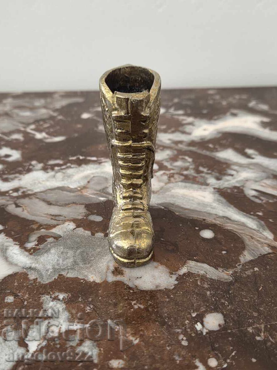 Μεταλλική μπότα!!! με τιμή € 0.01 | 0.02 BGN