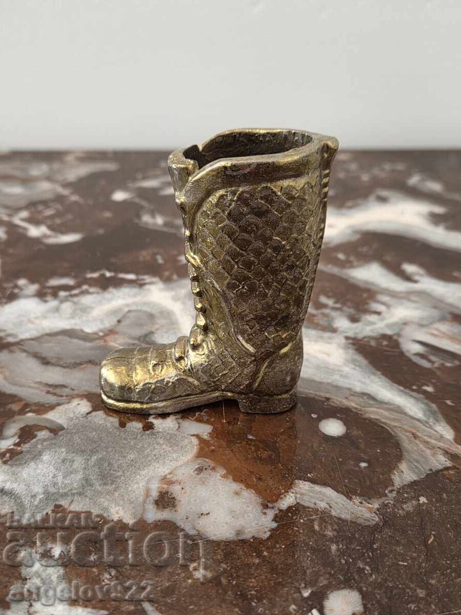 Μεταλλική μπότα!!!