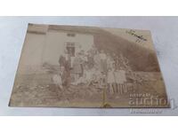 Snimka Teteven Mŭzhe zheni i detsa pred Vila Docho Bratanov 1929