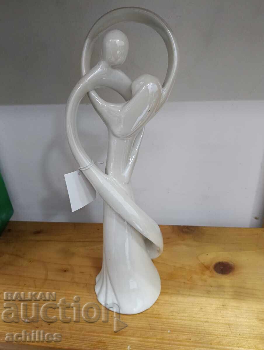 Порцеланова фигура в луксозна кутия с цена € 10.00 | 19.56 лв. Порцеланова фигура в луксозна кутия с цена € 10.00 | 19.56 лв.