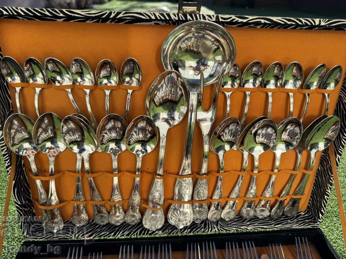 Ιταλικό επιχρυσωμένο σετ μαχαιροπίρουνων για 12 άτομα με τιμή € 219.00 | 428.33 BGN