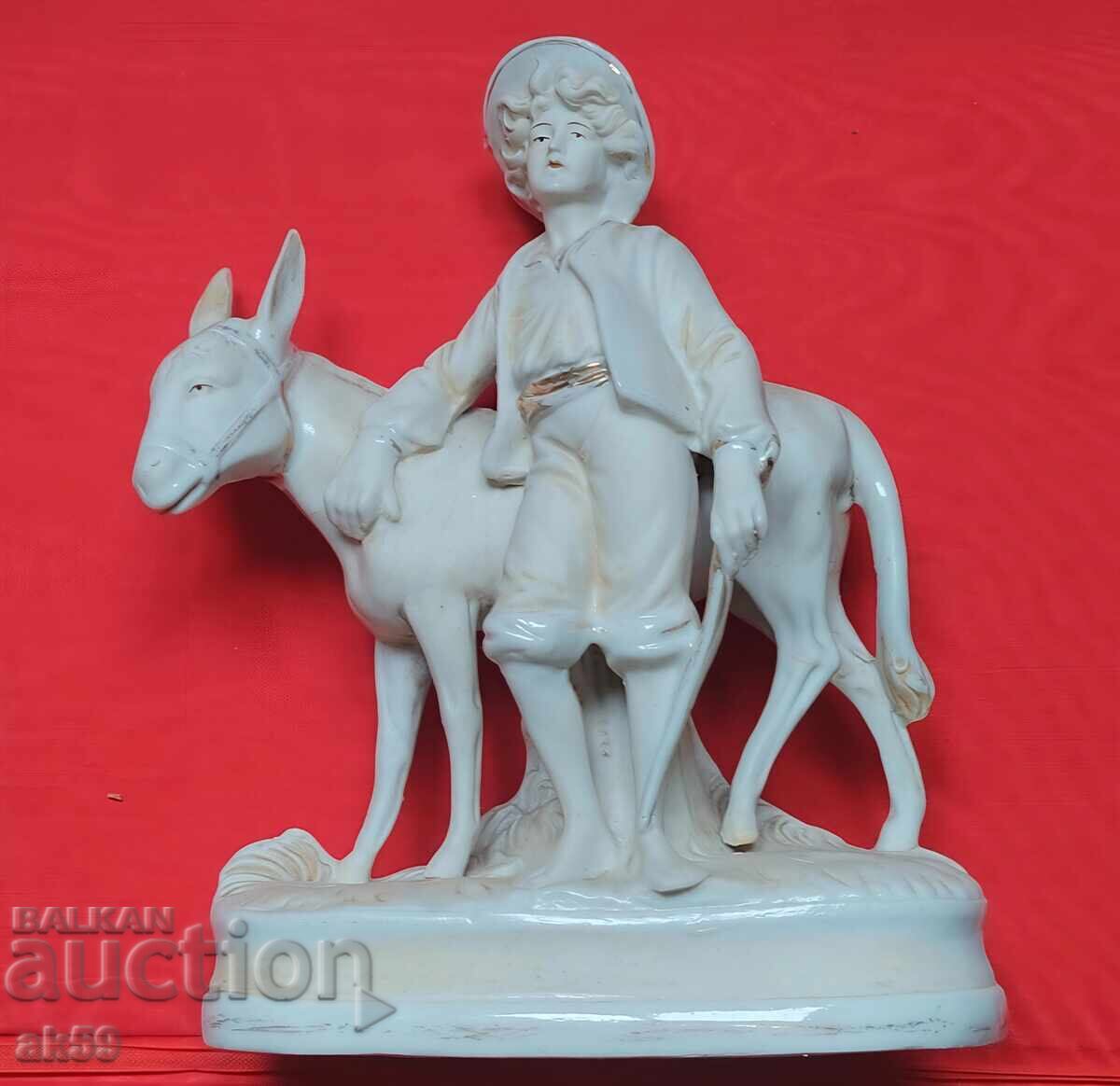 момче и магаре порцелан(бисквит) - Франция . момче и магаре порцелан(бисквит) - Франция .