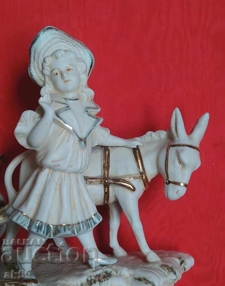 момиче и магаре порцелан(бисквит) - Франция . момиче и магаре порцелан(бисквит) - Франция .