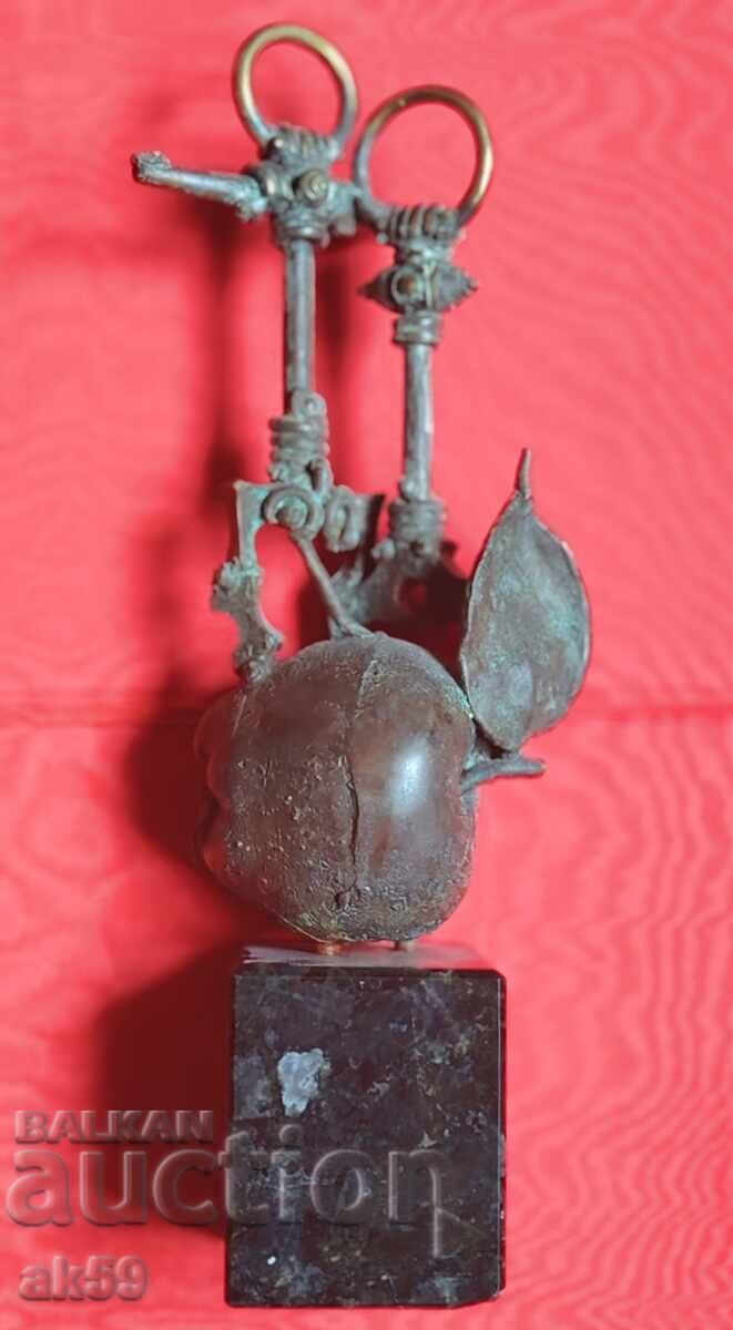 Sculptură mică din bronz, operă de autor