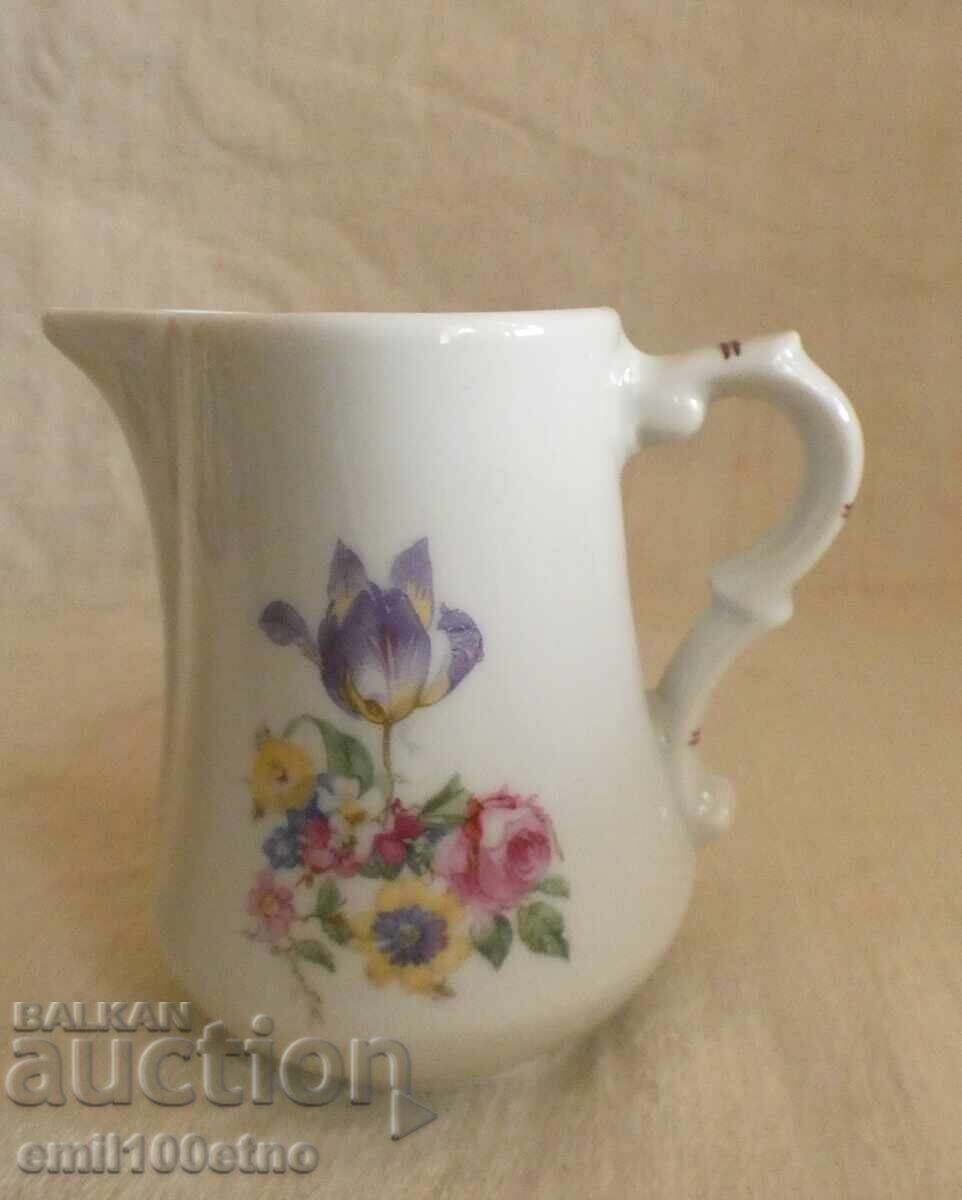 Cană pentru lapte sau frișcă, latieră, porțelan bulgăresc vechi cu preț € 5.00 | 9.78 BGN Cană pentru lapte sau frișcă, latieră, porțelan bulgăresc vechi cu preț € 5.00 | 9.78 BGN