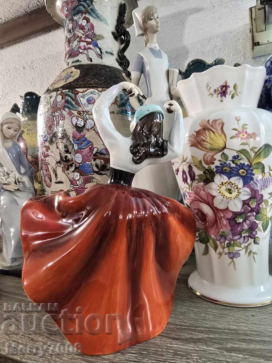 Royal Doulton - Dansatoare ! cu preț € 55.00 | 107.57 BGN