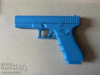 Бутафорен / тренировъчен пистолет Glock 17 gen4 9x19
