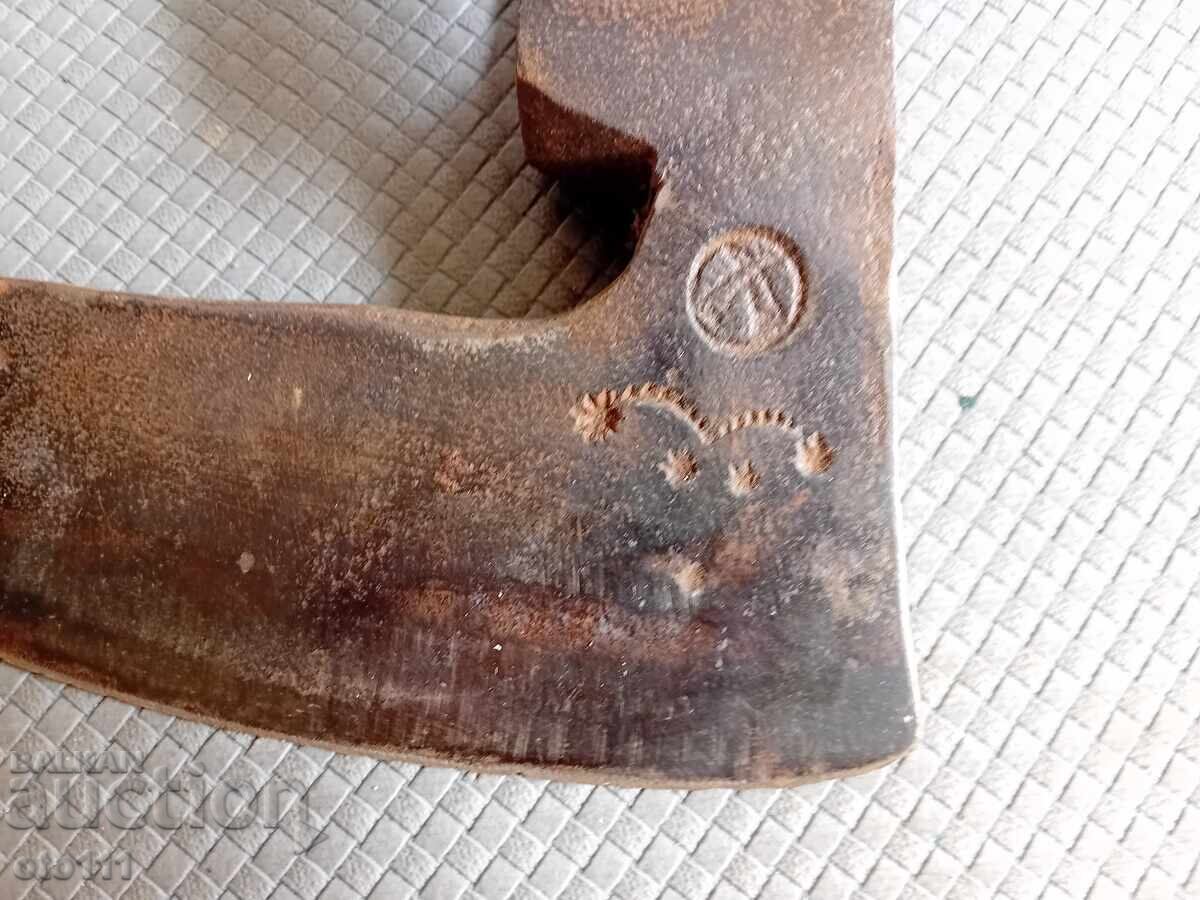 Аукцион СТАРА БРАДВА СЕКИРА С МАРКИРОВКА Аукцион СТАРА БРАДВА СЕКИРА С МАРКИРОВКА