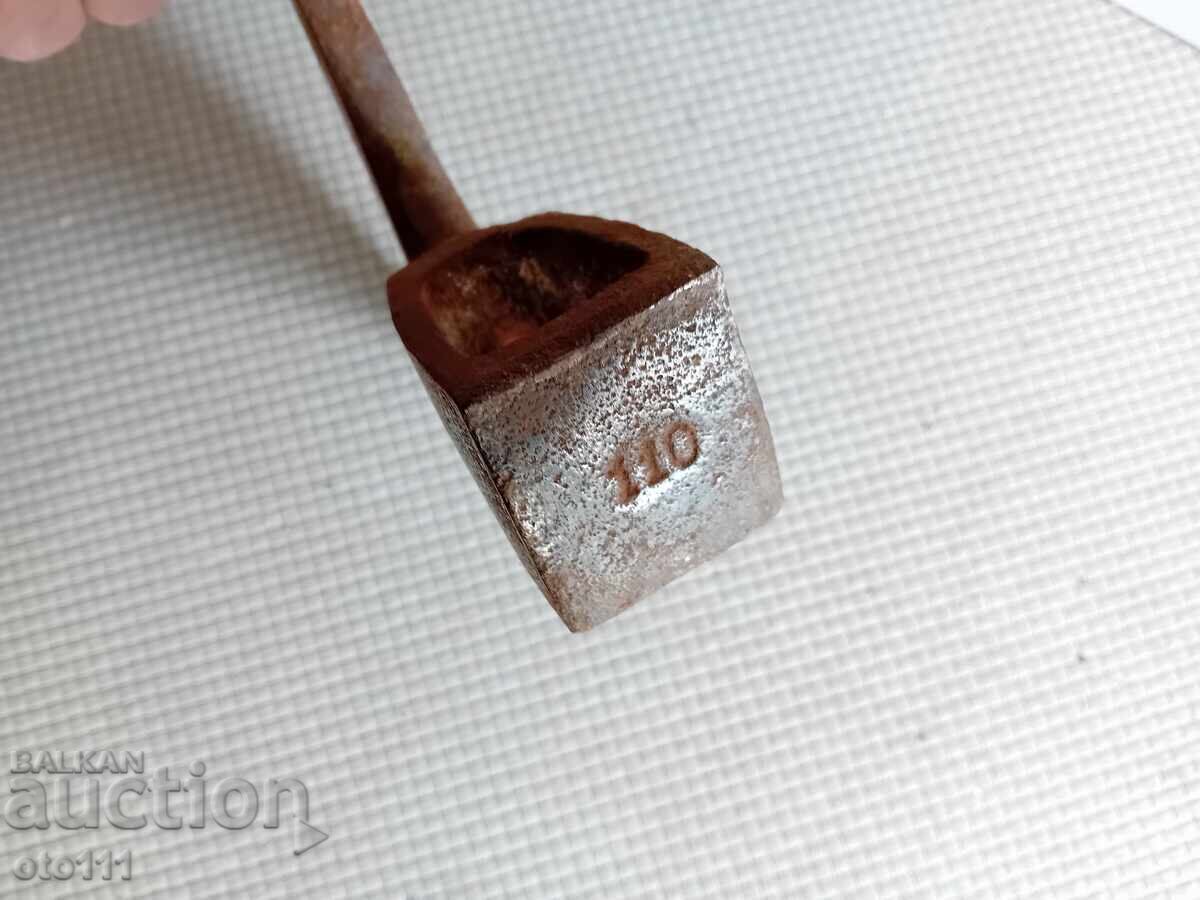 СТАРА БРАДВА СЕКИРА С МАРКИРОВКА - 6 СТАРА БРАДВА СЕКИРА С МАРКИРОВКА - 6