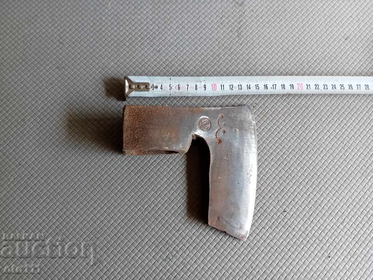 СТАРА БРАДВА СЕКИРА С МАРКИРОВКА СТАРА БРАДВА СЕКИРА С МАРКИРОВКА