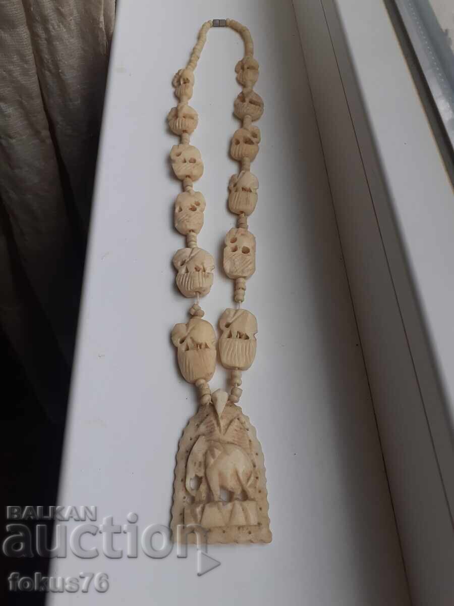 Παλιό κολιέ με ελεφαντάκια