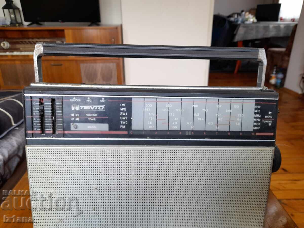 Radio vechi, receptor radio VEF, VEF 221 cu preț € 26.00 | 50.85 BGN