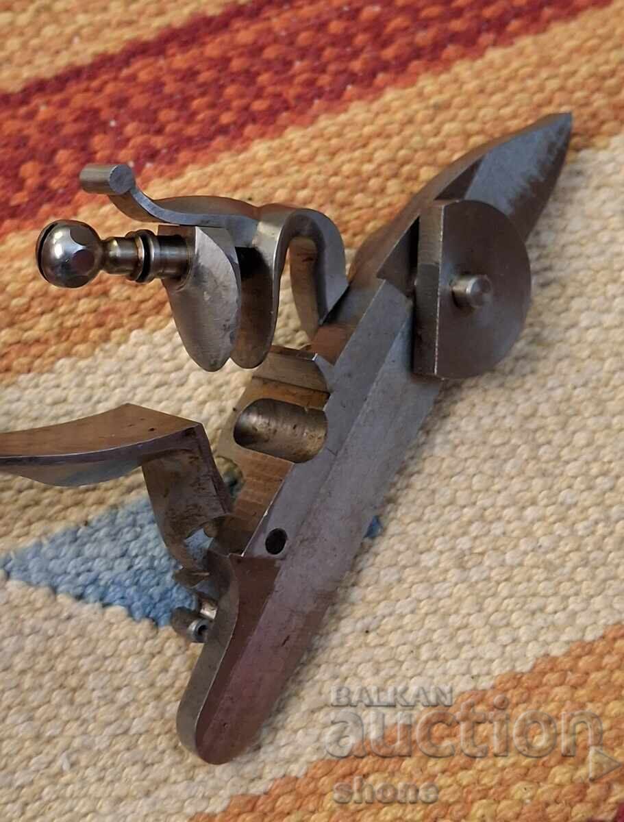 Mecanism, pistol, cremene, capsulă cu preț € 95.00 | 185.80 BGN