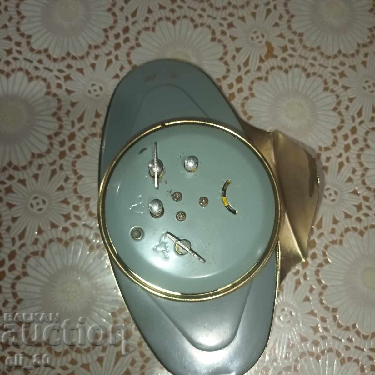 Παλιό ξυπνητήρι με τιμή € 4.00 | 7.82 BGN Παλιό ξυπνητήρι με τιμή € 4.00 | 7.82 BGN