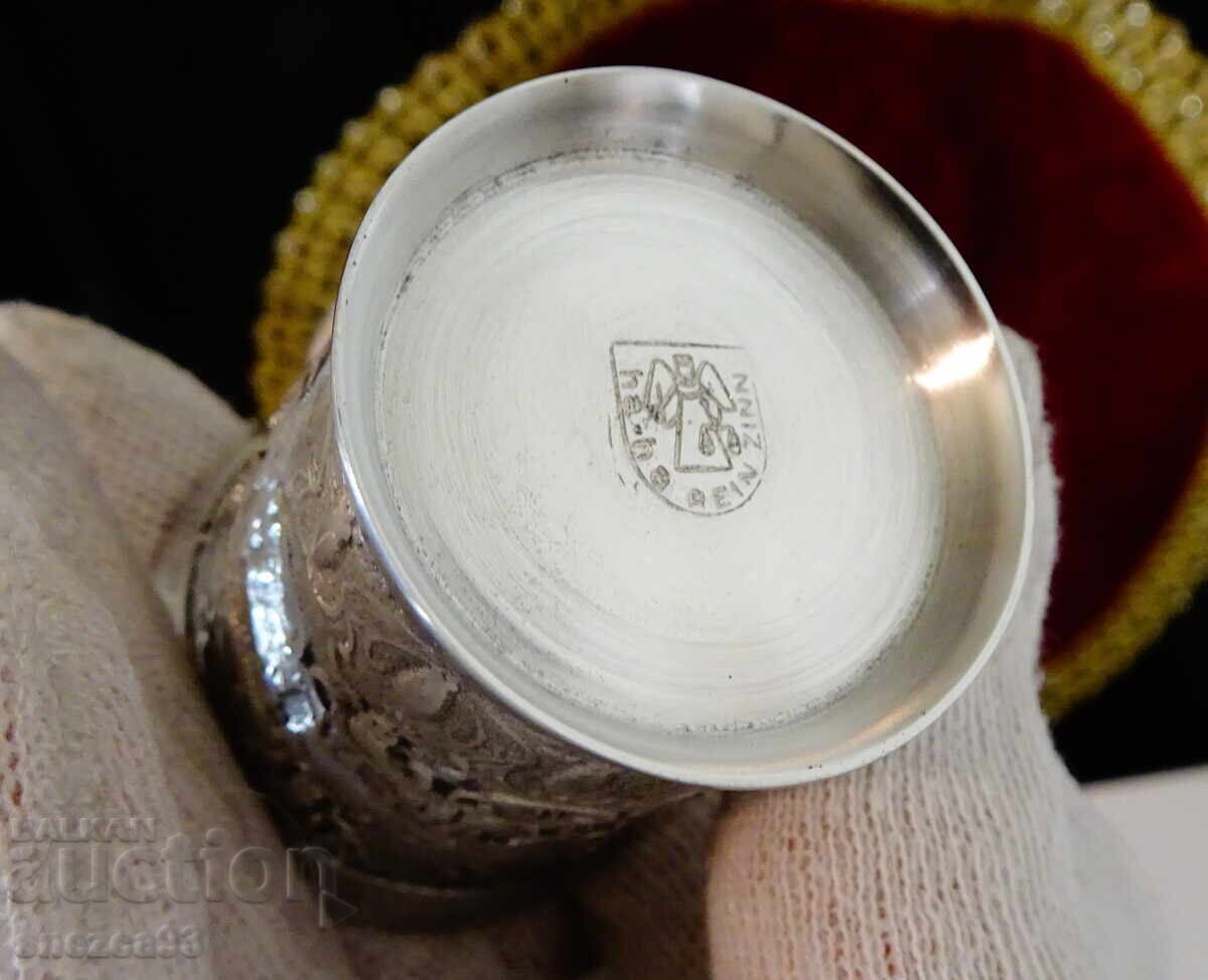 Калаена чаша за ракия с ловна сцена,ангели. - 6