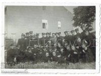 1940 МАЛКА СТАРА СНИМКА СВИЩОВ ГИМНАЗИСТИ ИЗ ГРАДА Ж495