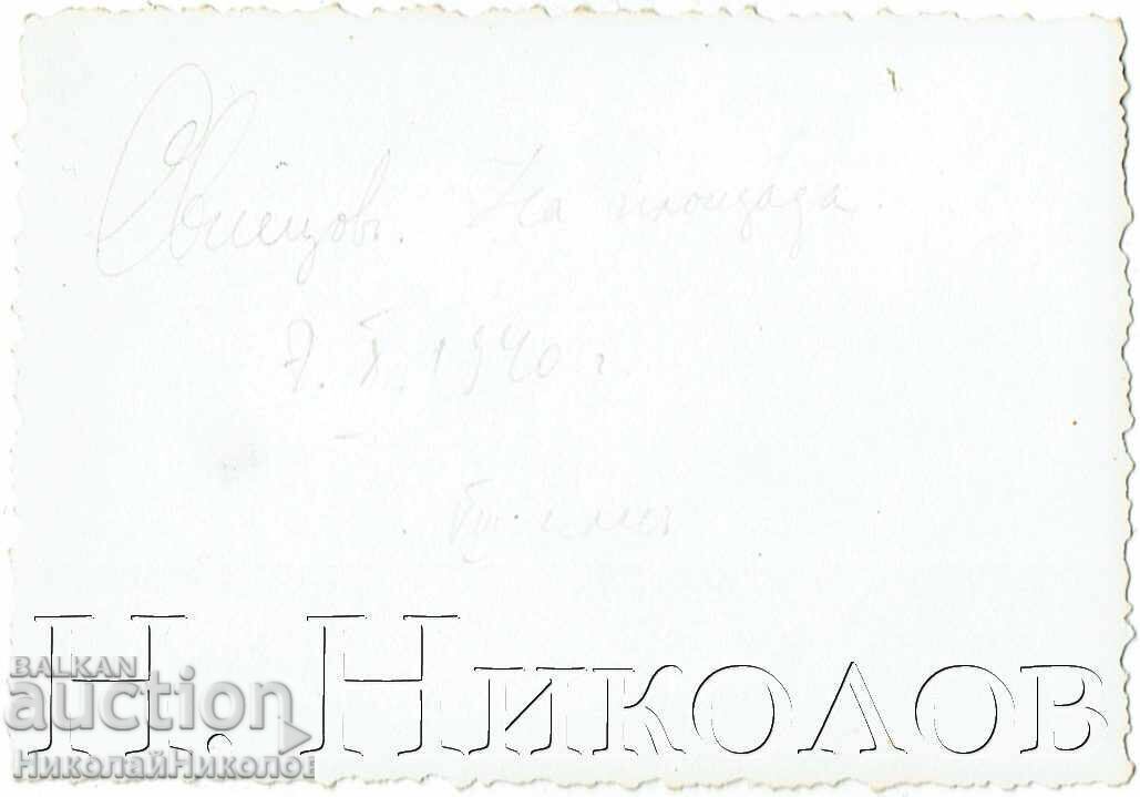 1940 MICĂ FOTOGRAFIE VECHE SVIȘTOV ELEVI ÎN PIAȚĂ J497 cu preț € 2.50 | 4.89 BGN