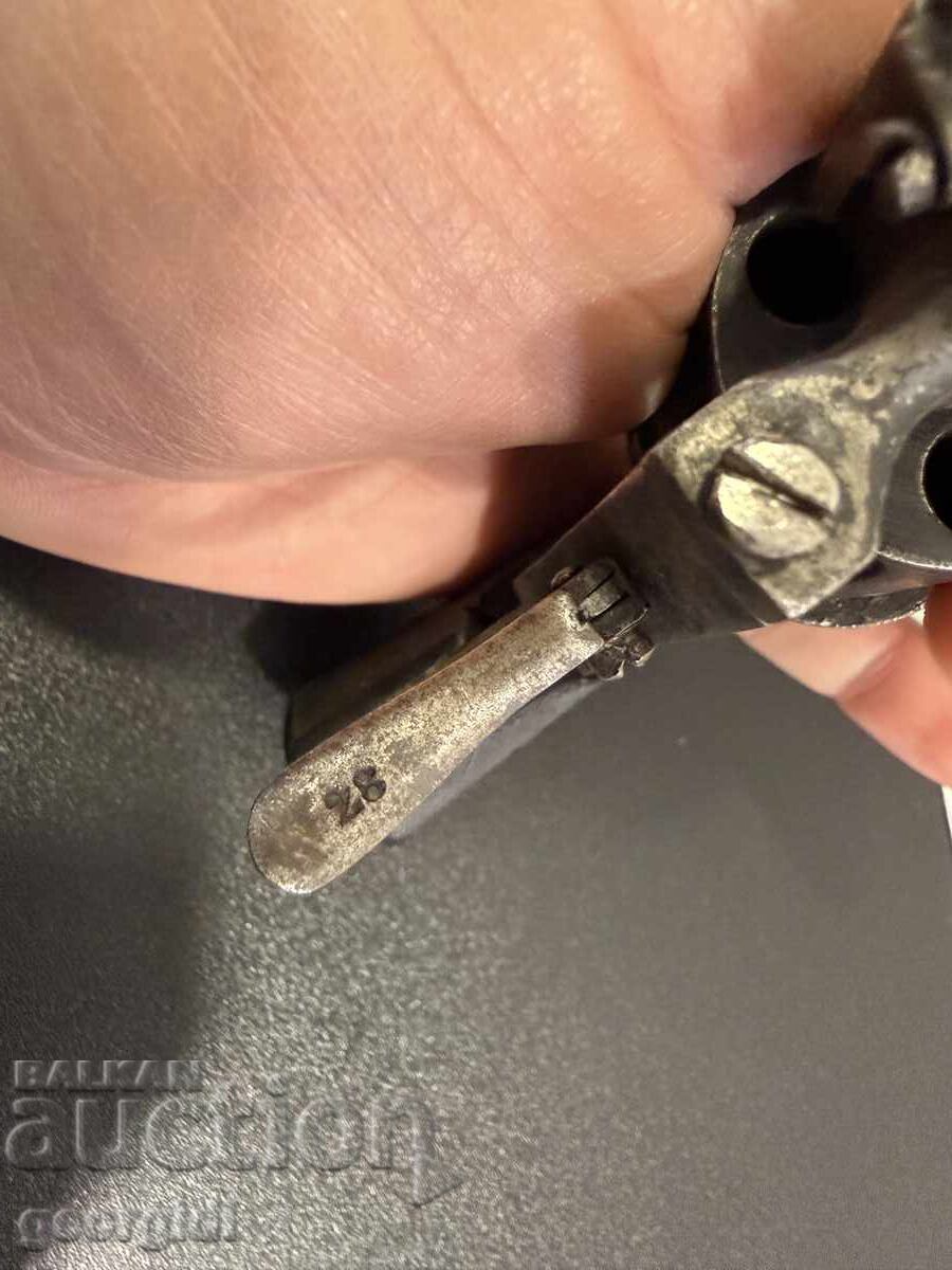 Livrarea Revolver autentic cu știft - Lefaucheux. Nr. 8086 Livrarea Revolver autentic cu știft - Lefaucheux. Nr. 8086