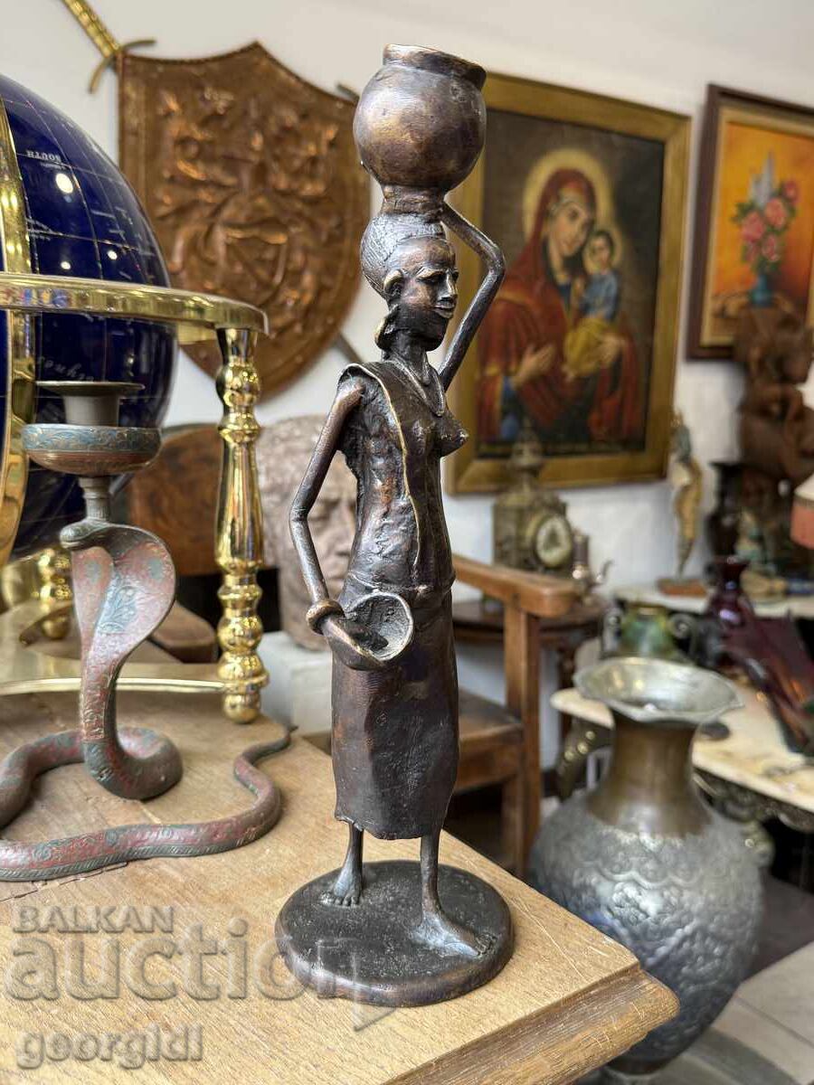 Sculptură din bronz reprezentând o femeie cu un vas pe cap №8081 cu preț € 125.00 | 244.48 BGN Sculptură din bronz reprezentând o femeie cu un vas pe cap №8081 cu preț € 125.00 | 244.48 BGN