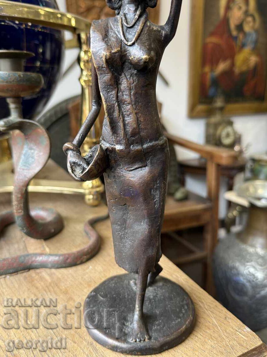 Sculptură din bronz reprezentând o femeie cu un vas pe cap №8081 - 7 Sculptură din bronz reprezentând o femeie cu un vas pe cap №8081 - 7