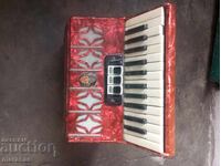 Παλιό ακορντεόν Royal Standard