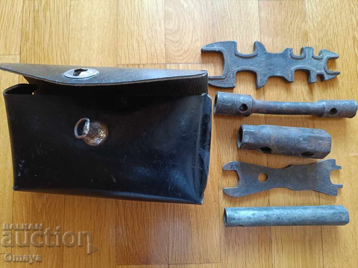 Licitație Geantă originală din piele cu chei pentru Balkanche Licitație Geantă originală din piele cu chei pentru Balkanche