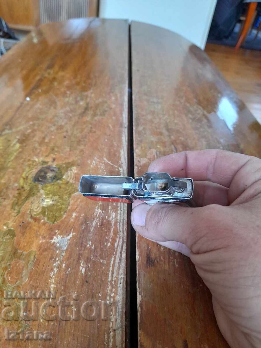 O brichetă veche Marlboro - 5 O brichetă veche Marlboro - 5