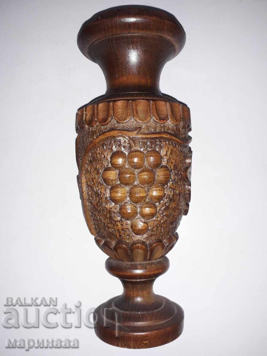 VAZĂ. SCULPTURĂ ÎN LEMN