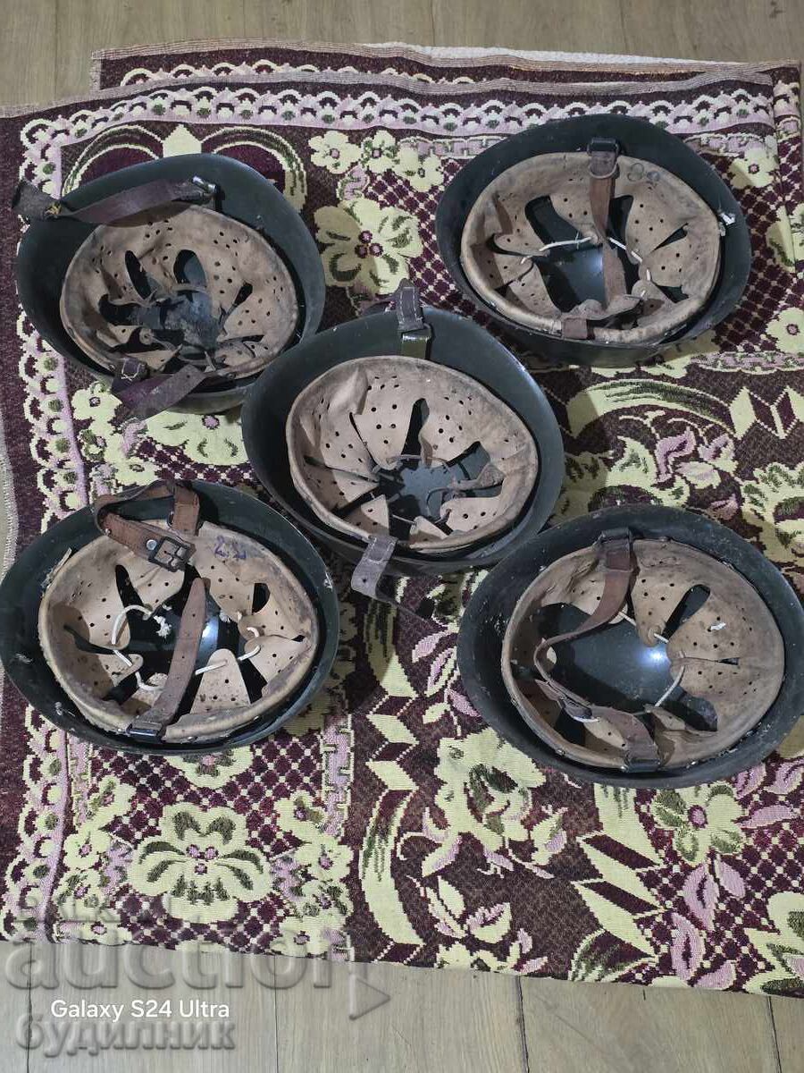 Licitație 5 căști militare. De la cent. BZC. Vizualizați