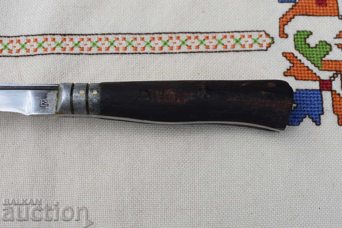 Livrarea Un cuțit vechi