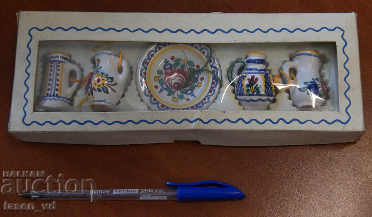 Аукцион Сервиз порцеланов сувенирен Аукцион Сервиз порцеланов сувенирен