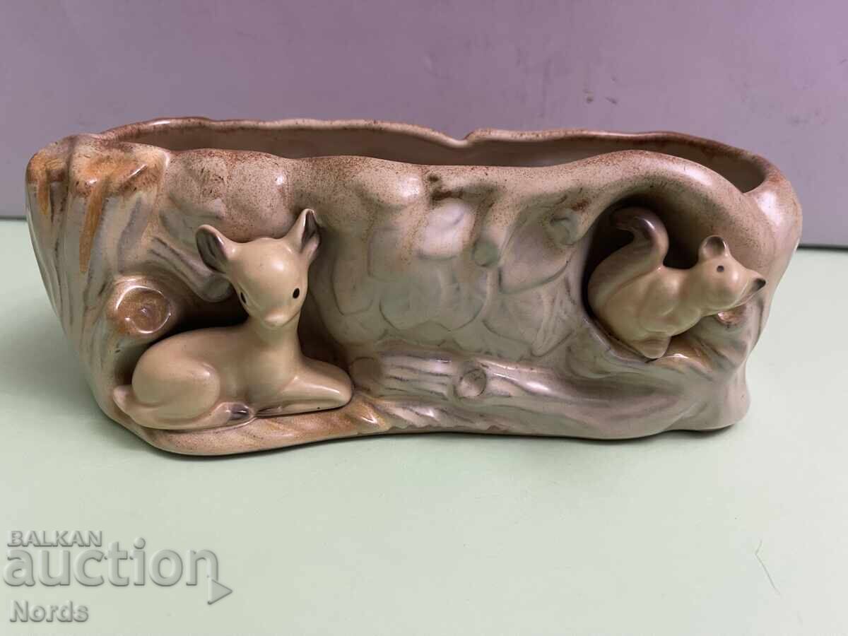 Όμορφη πορσελάνινη γλάστρα