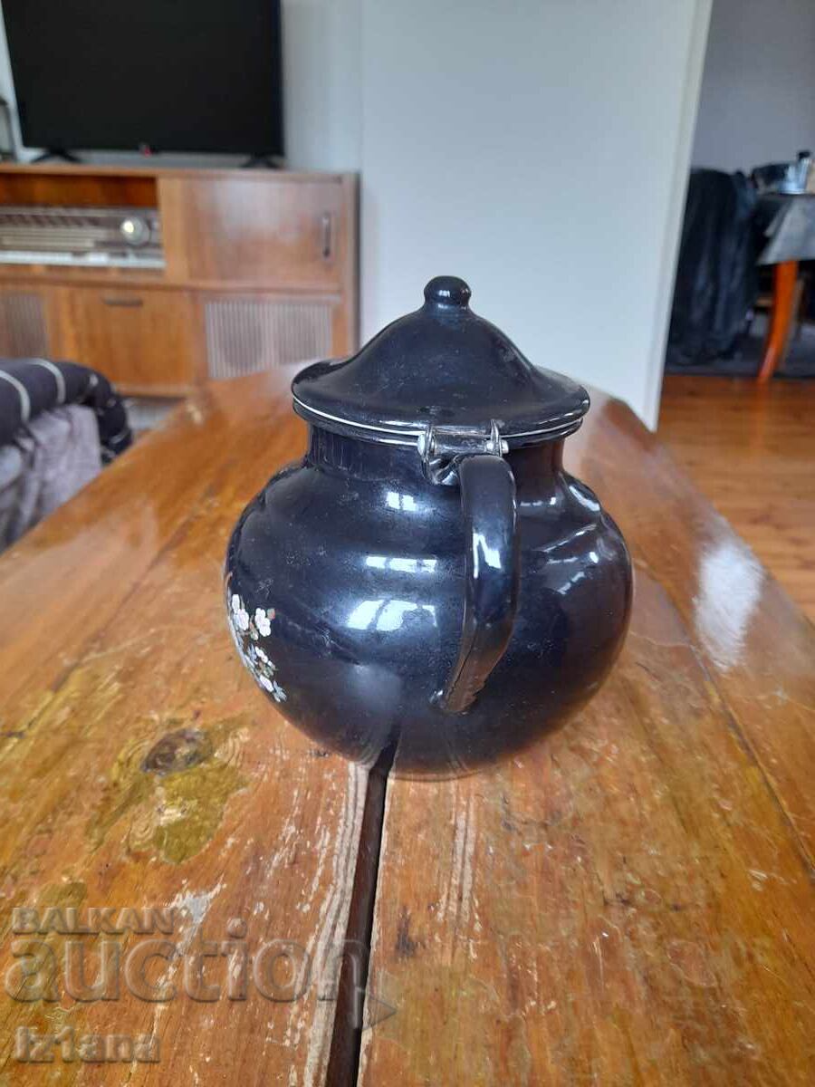 Παράδοση Παλιά τσαγιέρα εμαγιέ