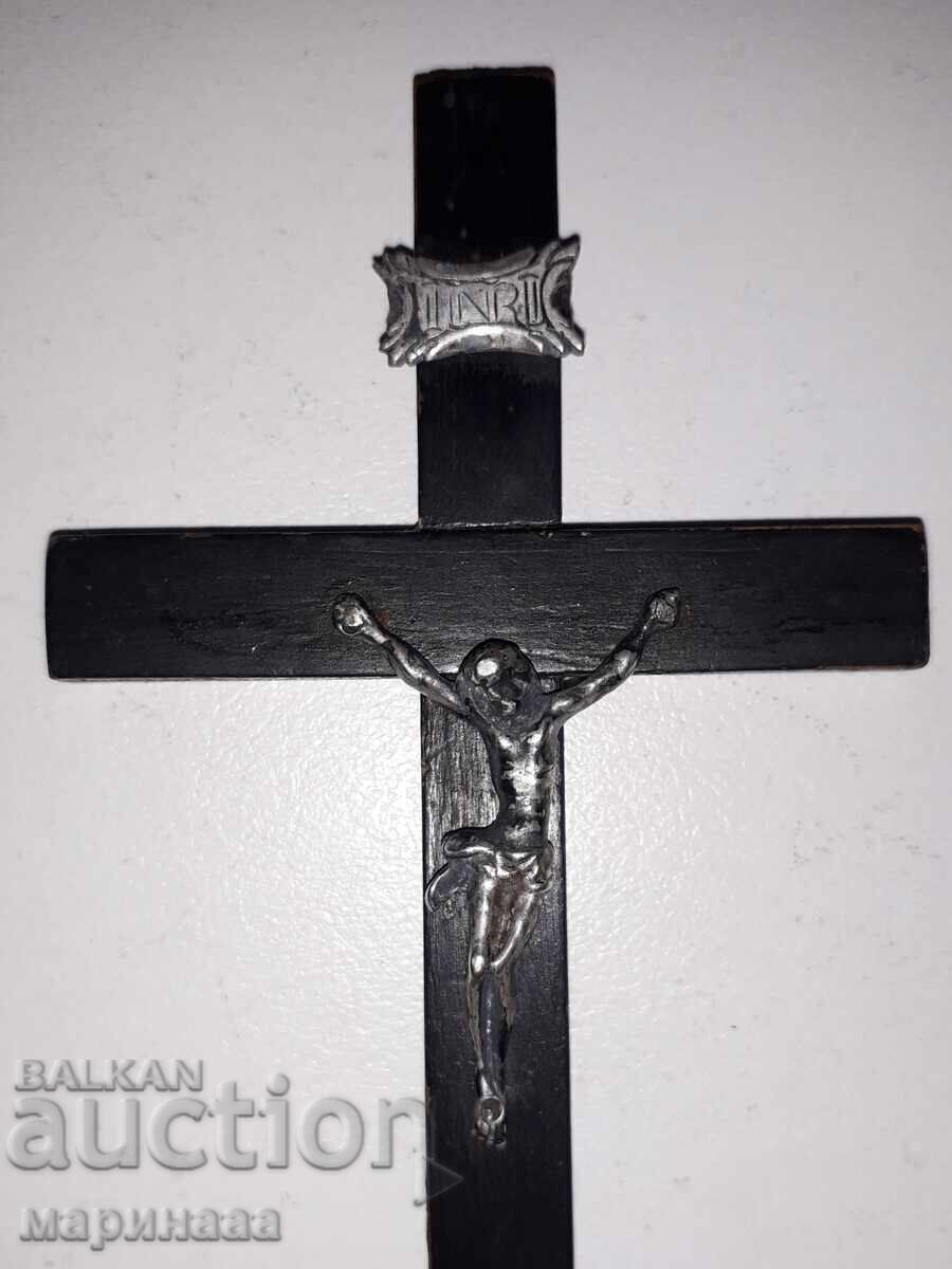 CRUCE VECHE ARGINT 800, LEMN. SECOLUL AL XVIII-LEA cu preț € 15.00 | 29.34 BGN