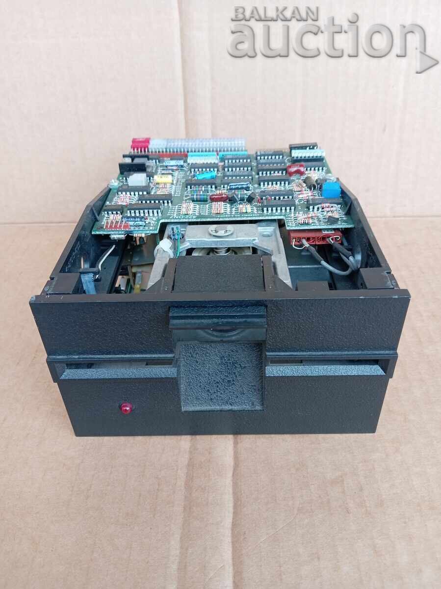 Periferice vechi unitate floppy computer PRAVETS 8 16 IZOT cu preț € 61.00 | 119.31 BGN