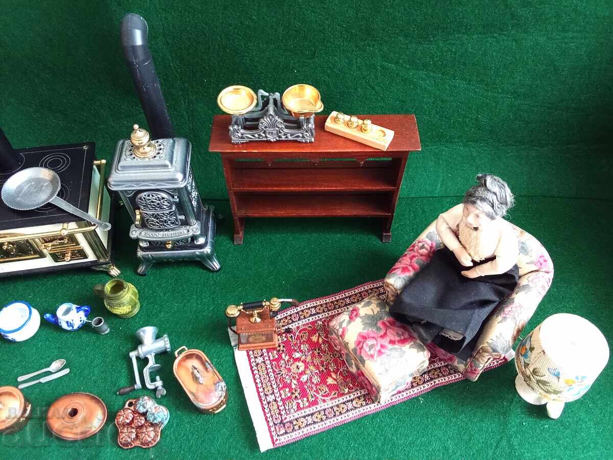 Lot vechi de miniaturi pentru căsuța de păpuși cu preț € 275.00 | 537.86 BGN
