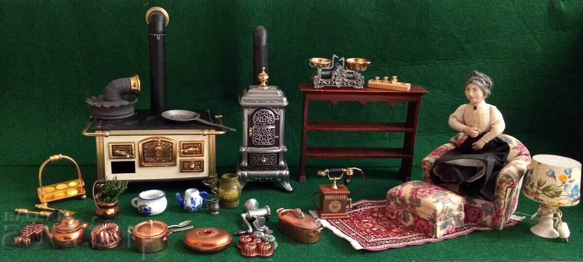 Lot vechi de miniaturi pentru căsuța de păpuși