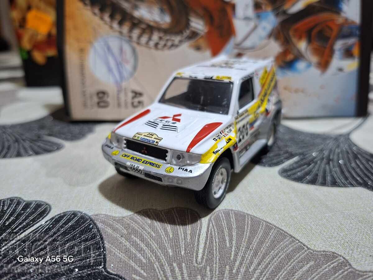 Model la scară mașină de teren Mitsubishi câștigătoare Dakar Model la scară mașină de teren Mitsubishi câștigătoare Dakar