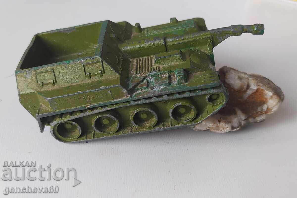 Licitație Vehicule militare blindate vechi din URSS/tancuri