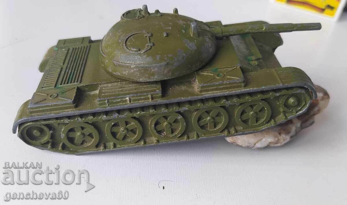 Livrarea Tanc - vehicule militare blindate metalice URSS