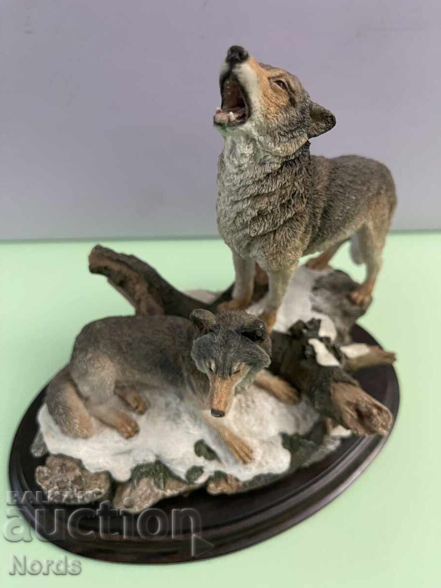 Frumoasă figurină cuplu de lupi cu preț € 3.50 | 6.85 BGN Frumoasă figurină cuplu de lupi cu preț € 3.50 | 6.85 BGN