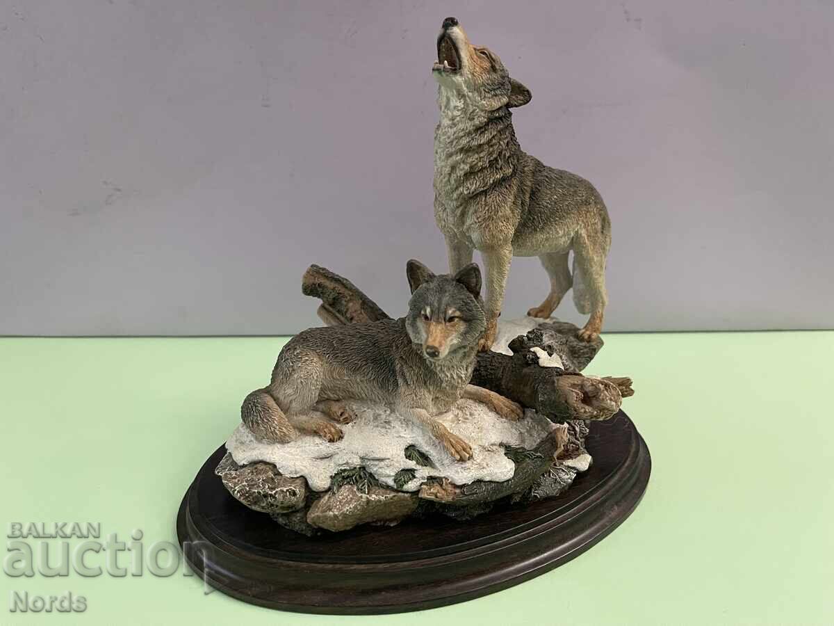 Frumoasă figurină cuplu de lupi Frumoasă figurină cuplu de lupi