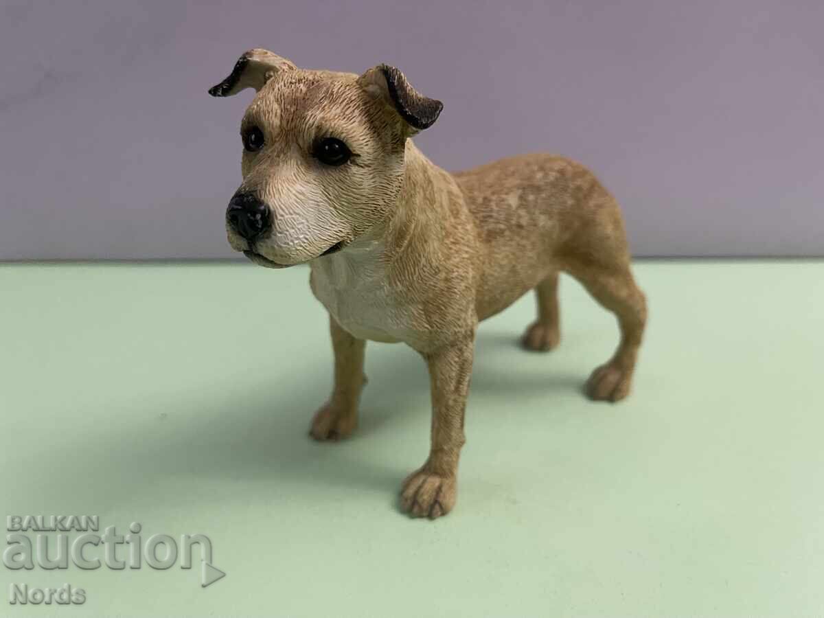 Leonardo Beautiful dog figurine